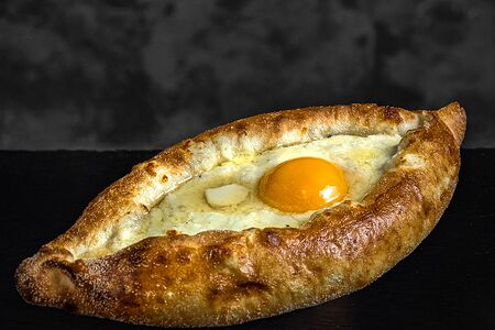 Хачапури с сыром и яйцом