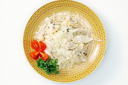 Паста с курицей и грибами