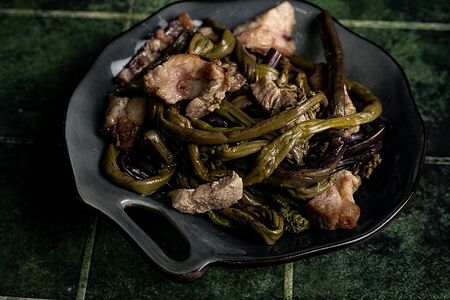 Папоротник со свининой