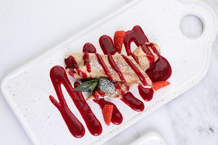 Блинчик с творогом и ягодным кули