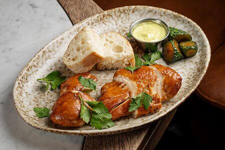 Фермерский цыпленок с соусом из хрена