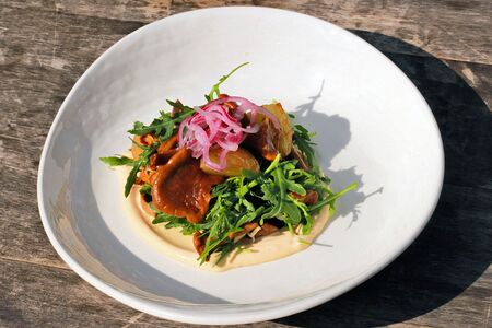 Салат с лисичками