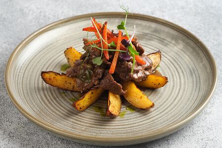 Говядина с печеным картофелем Костер странника