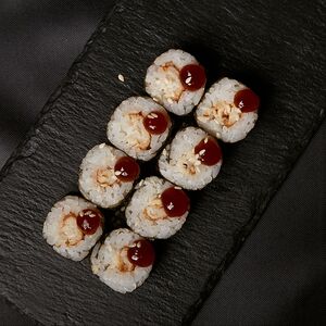 Хосомаки с угрем