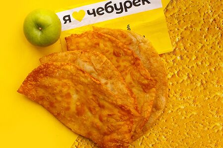 Чебурек с яблоком