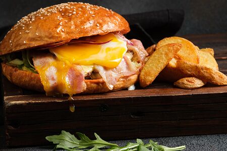 Бургер яйцо-бекон Вольфович