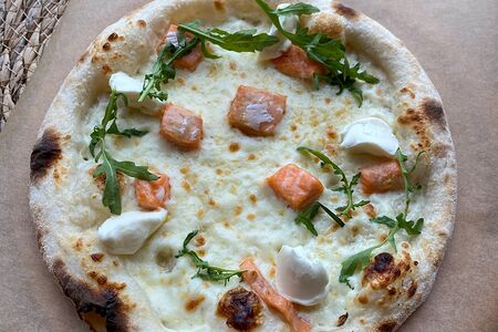 Пицца с тунцом маленькая