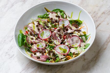 Салат с ростбифом