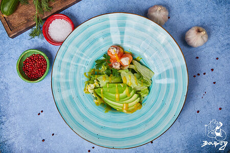 Филадельфия с лососем, авокадо и сыром