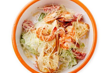 Салат Цезарь с креветками