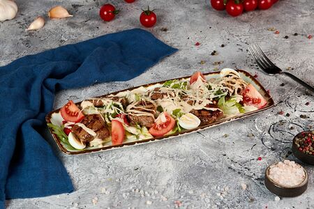 Салат с говяжьими медальонами