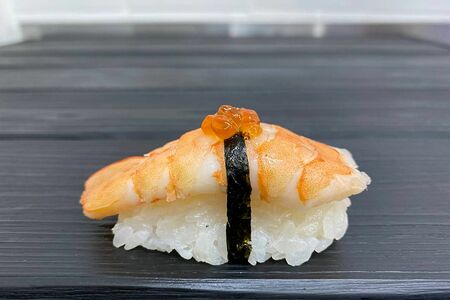 Нигири с креветкой