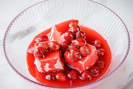 Пастила с брусничным соусом