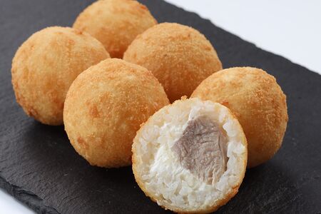 Рисовые шарики с курицей