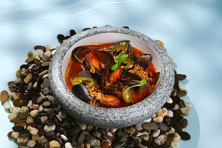 Мидии в томатном соусе с халапеньо