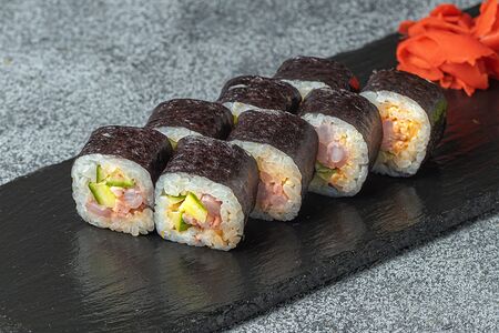 Ролл спайси креветка