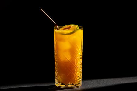 Натуральный лимонад манго-маракуйя