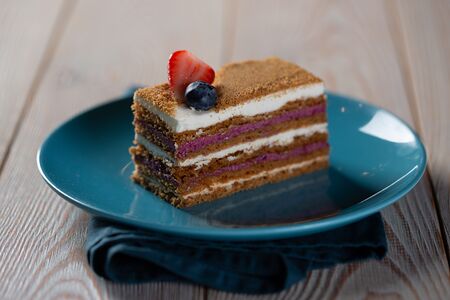 Пирожное Медовик