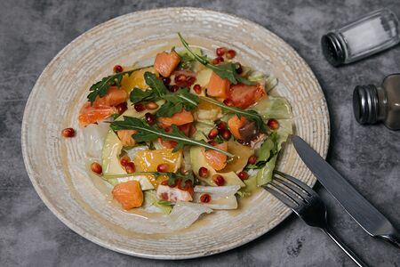 С авокадо и лососем