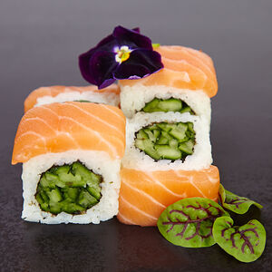 Сяке с огурцом