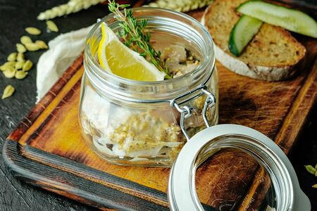 Селедка в горчичном соусе