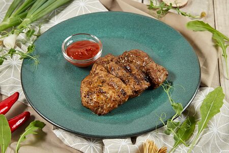 Стейк из cвинoй шеи