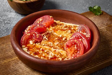Запеченный сыр Халуми с томатами