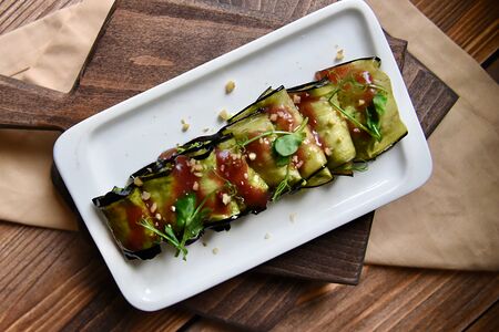 Рулетики из баклажанов