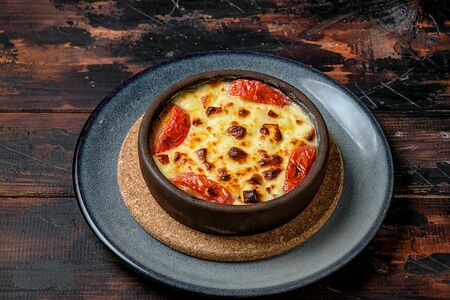 Сулугуни, жаренный с помидорами