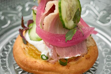 Уральская наливная шаньга с олениной