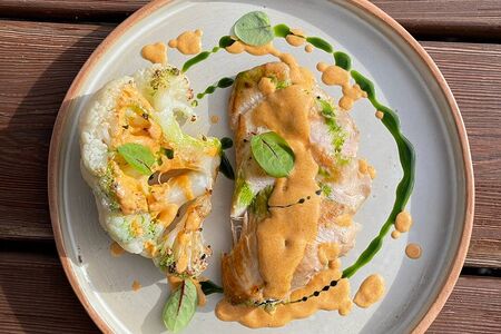 Цыпленок том ям с цветной капустой