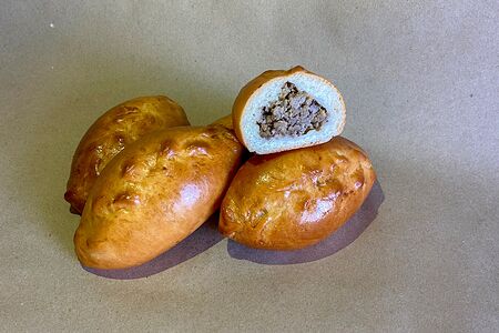 Пирожок ручной работы с мясом