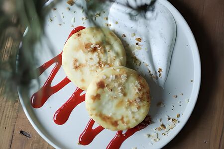 Сырники с маковой сметаной