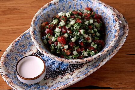 Арабский салат с мятой и тхиной