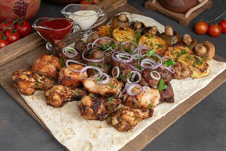 Сет Нас трое