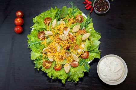 Салат цезарь (с курицей)