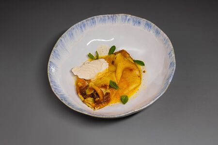 Блины с апельсиновым соусом