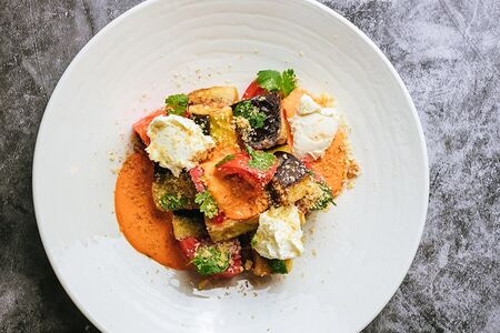 Теплый салат с баклажаном