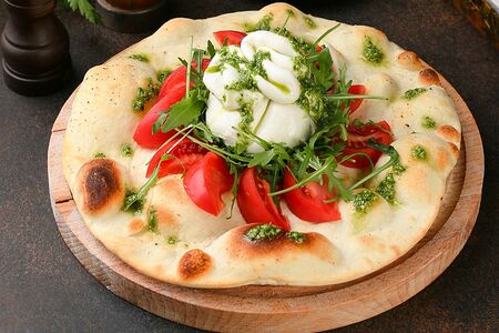 Буратта с томатами