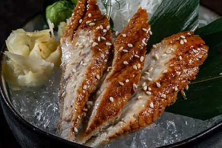 Сашими угорь