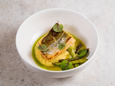 Филе трески с картофельным пюре и вешенками