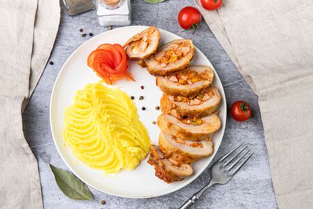 Рулет куриный с грибами