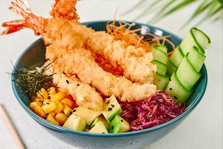 Поке с креветками панко