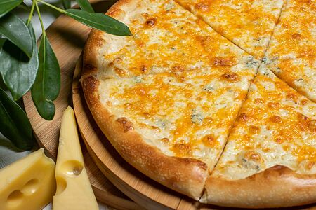 С четырьмя видами сыра