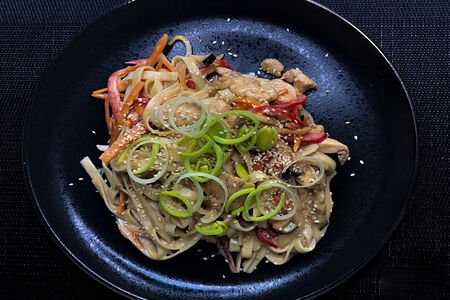 Сырная лапша с креветками