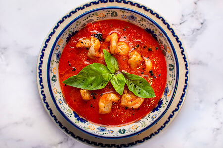 Томатный суп с креветками