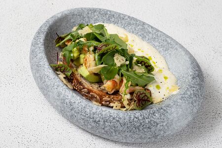 Цельнозерновая брускетта с креветками