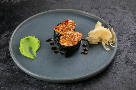 Запеченные суши с креветкой