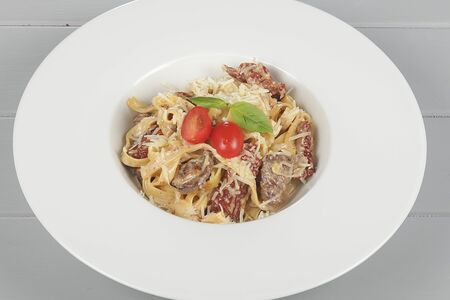 Паста с говядиной и вялеными томатами