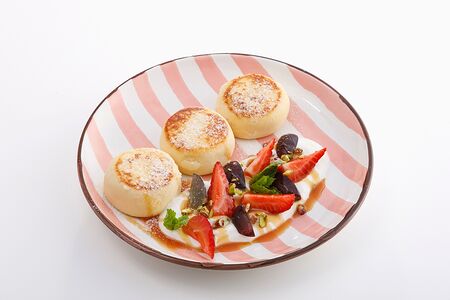 Сырники с ягодами